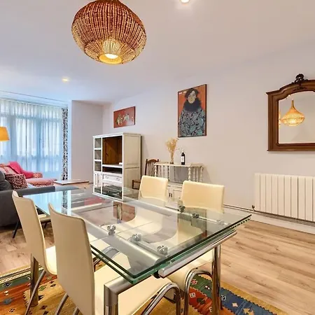 42nd Station By Next Stop Lägenhet